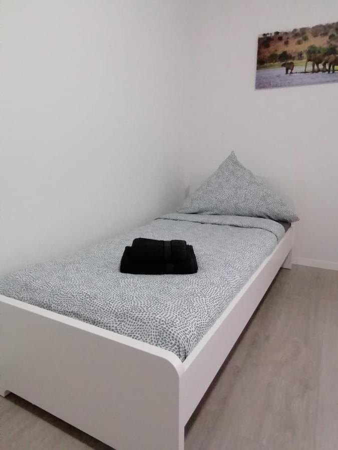 Estrella24 Living Rooms Singapur แฮร์เนอ ภายนอก รูปภาพ